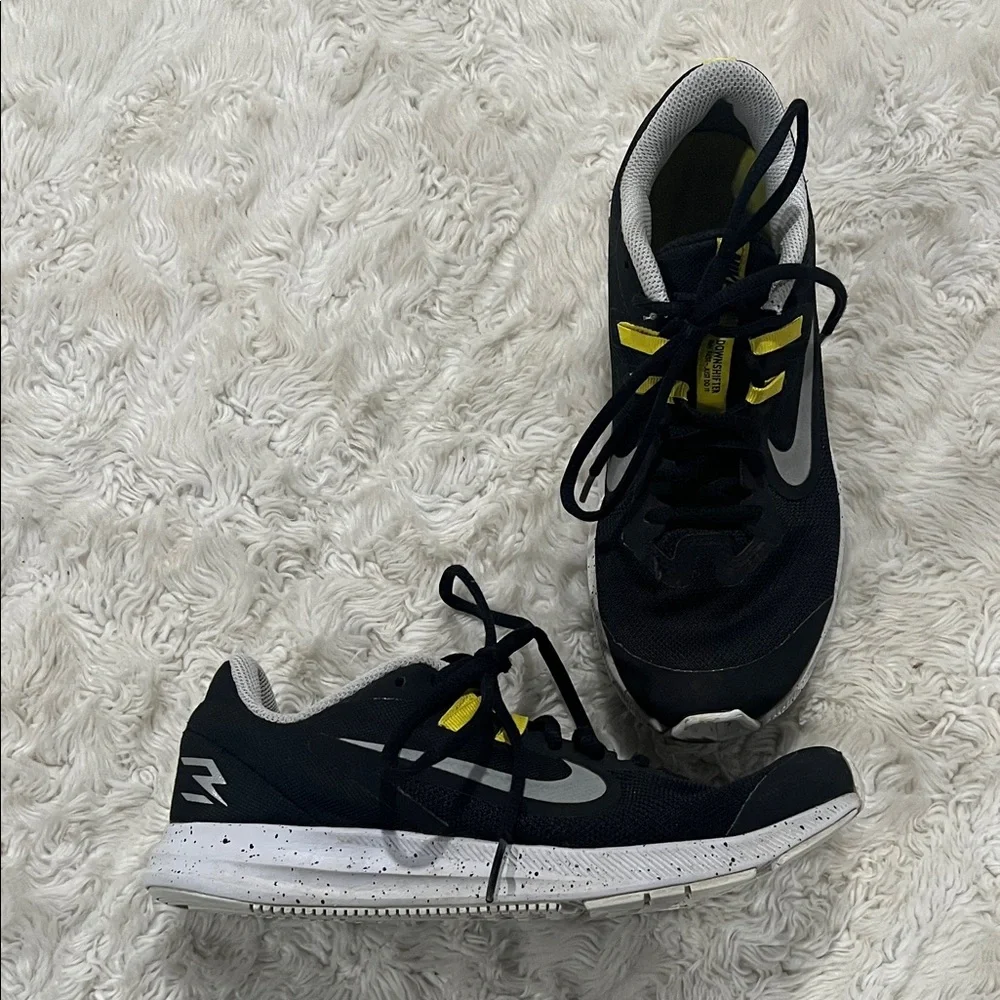 Nike Kids Running Sneakers Black and Yellow Girls Size 5.5‎ Y